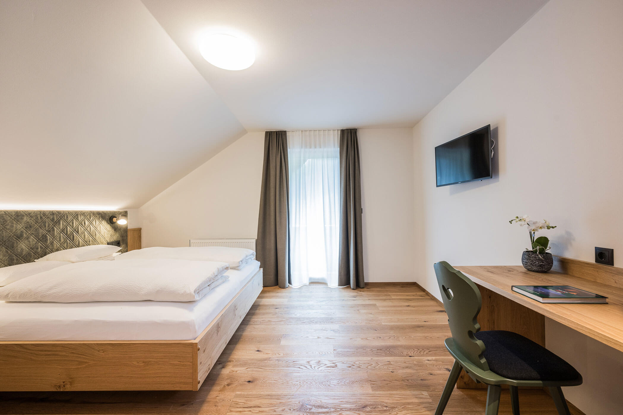 Doppelzimmer Dürrenstein Tisch